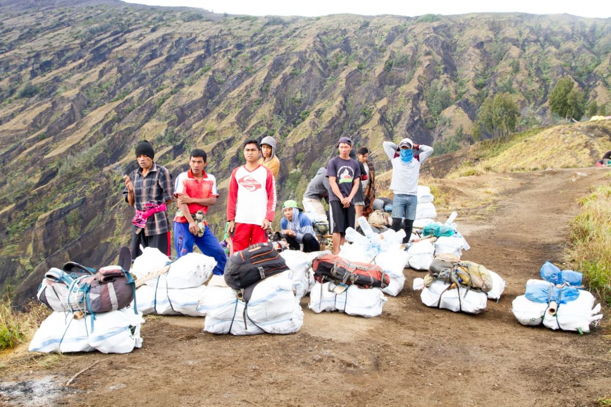 Gunung Rinjani: Wujudkan Bebas Sampah Insiatif yang Berarti