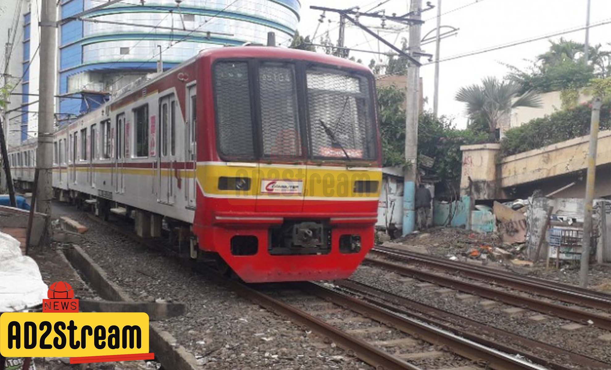 Pria Menabrakkan Diri ke Kereta di Pademangan