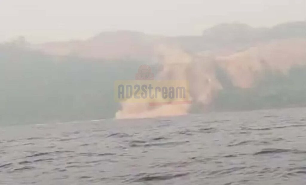 Aktivitas blasting atau peledakan batuan di Gunung Tumpang Pitu oleh PT Bumi Suksesindo