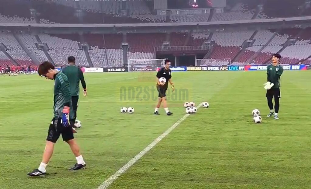 Pertandingan antara tim nasional Indonesia vs Jepang semakin dekat, namun perhatian publik kini tertuju pada kondisi lapangan di Stadion Gelora Bung Karno