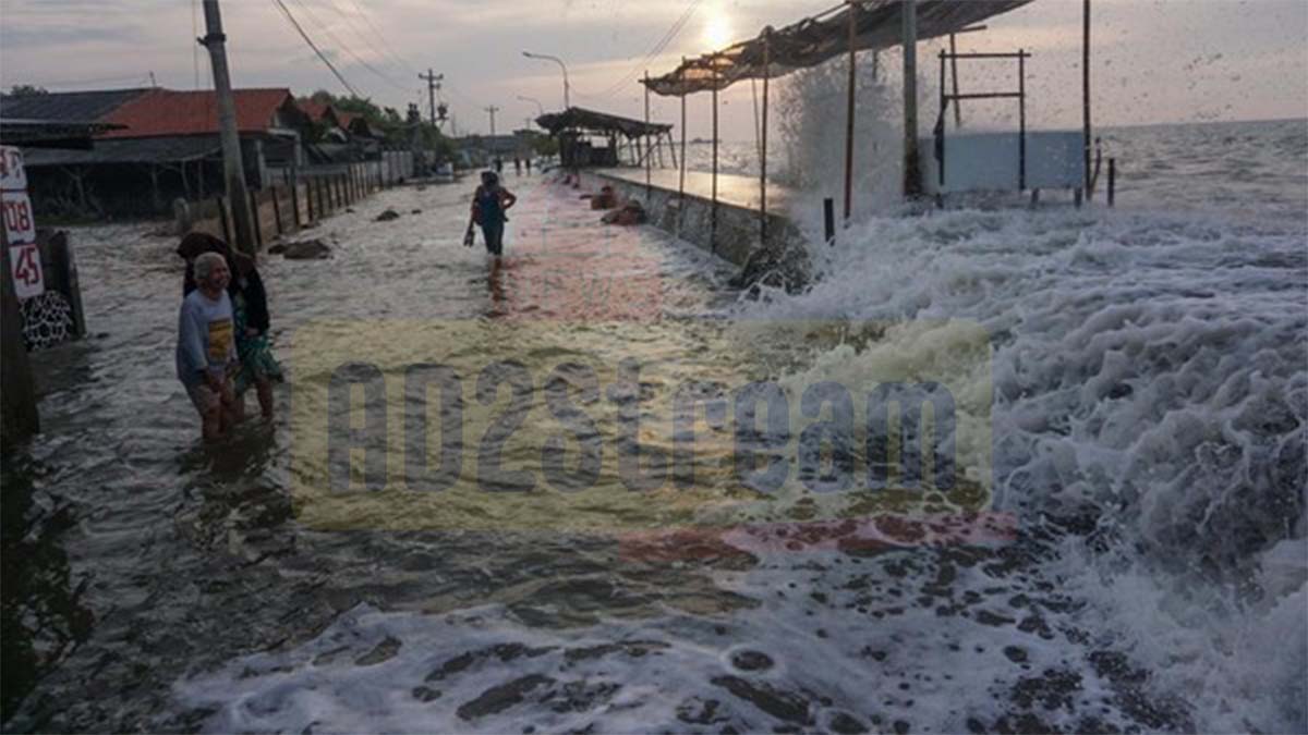 BMKG Ingatkan Warga Pesisir Pantai Lampung Tetap Waspada