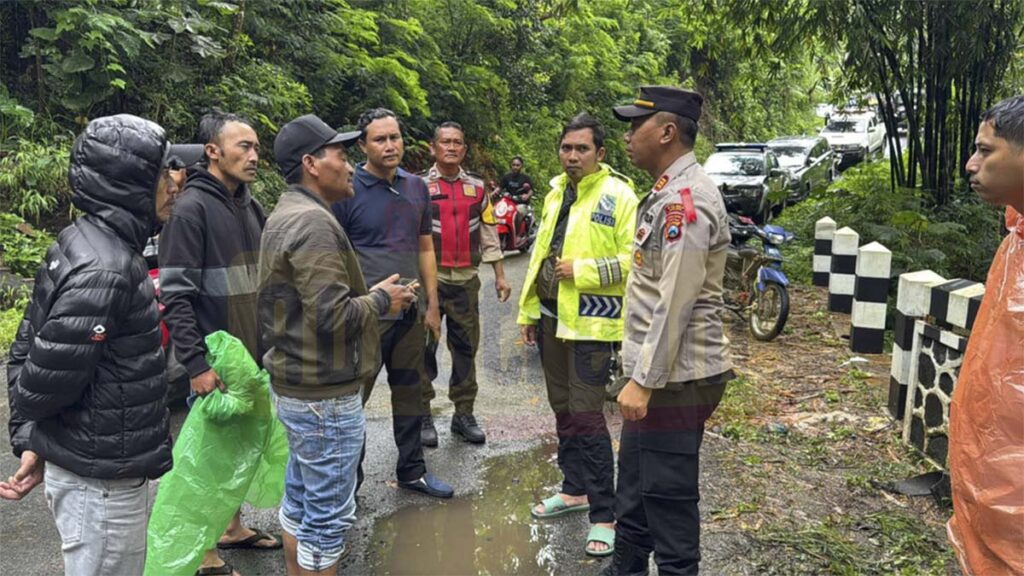 Dua pria ditemukan meninggal di sungai perbatasan Desa Wringinanom, Kecamatan Poncokusumo, dan Desa Duwet Krajan, Kecamatan Tumpang, Kabupaten Malang