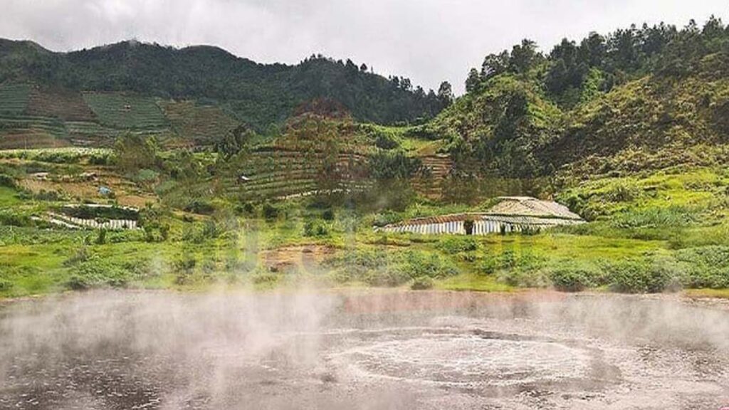 Gunung Dieng mengalami erupsi freatik di Kawah Sileri