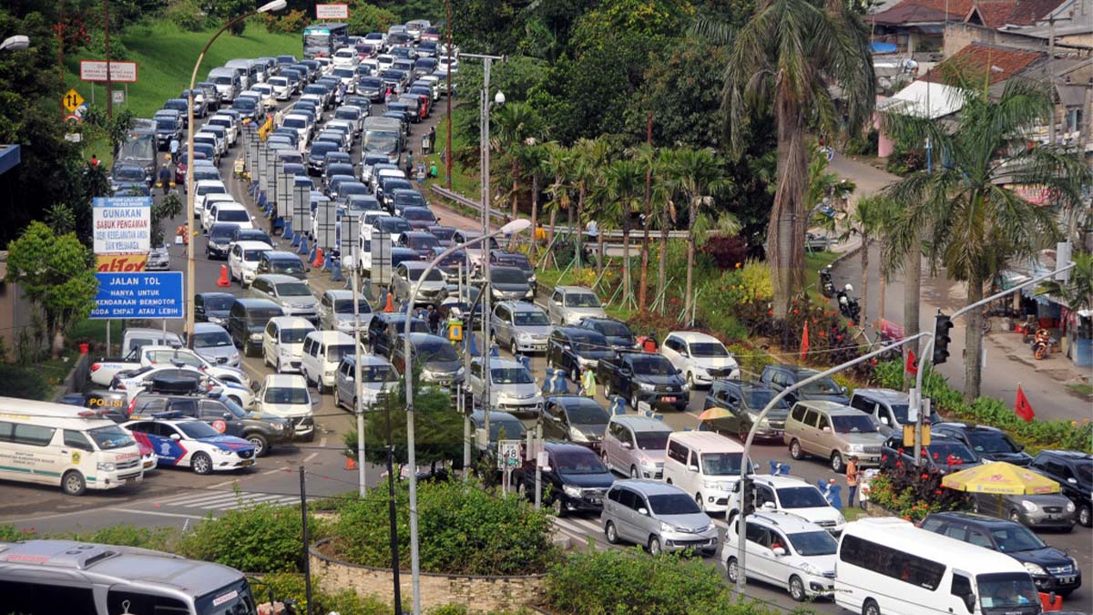 Jalur Puncak Ramai, Polres Terapkan One Way Tercatat 25ribu Kendaraan