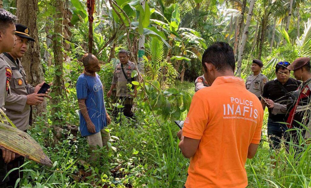 Kapolsek Mempawah Hilir, Iptu Herwantoro, mengungkapkan bahwa korban adalah Riyaldi alias Rizal bin Nurdin