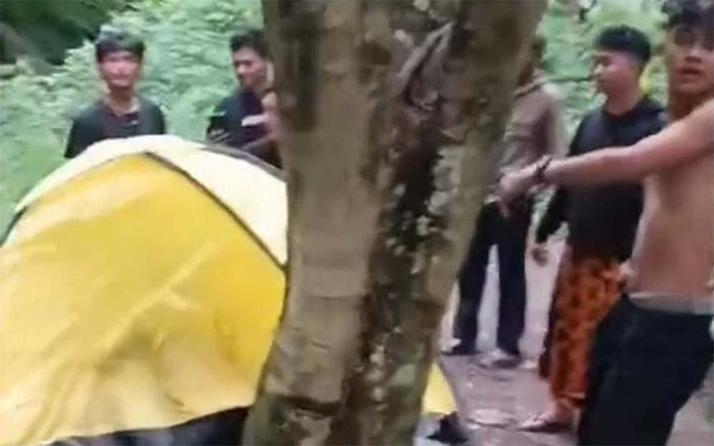 Viral Sejoli Mesum: Wisatawan Buka Paksa Tenda di Malang