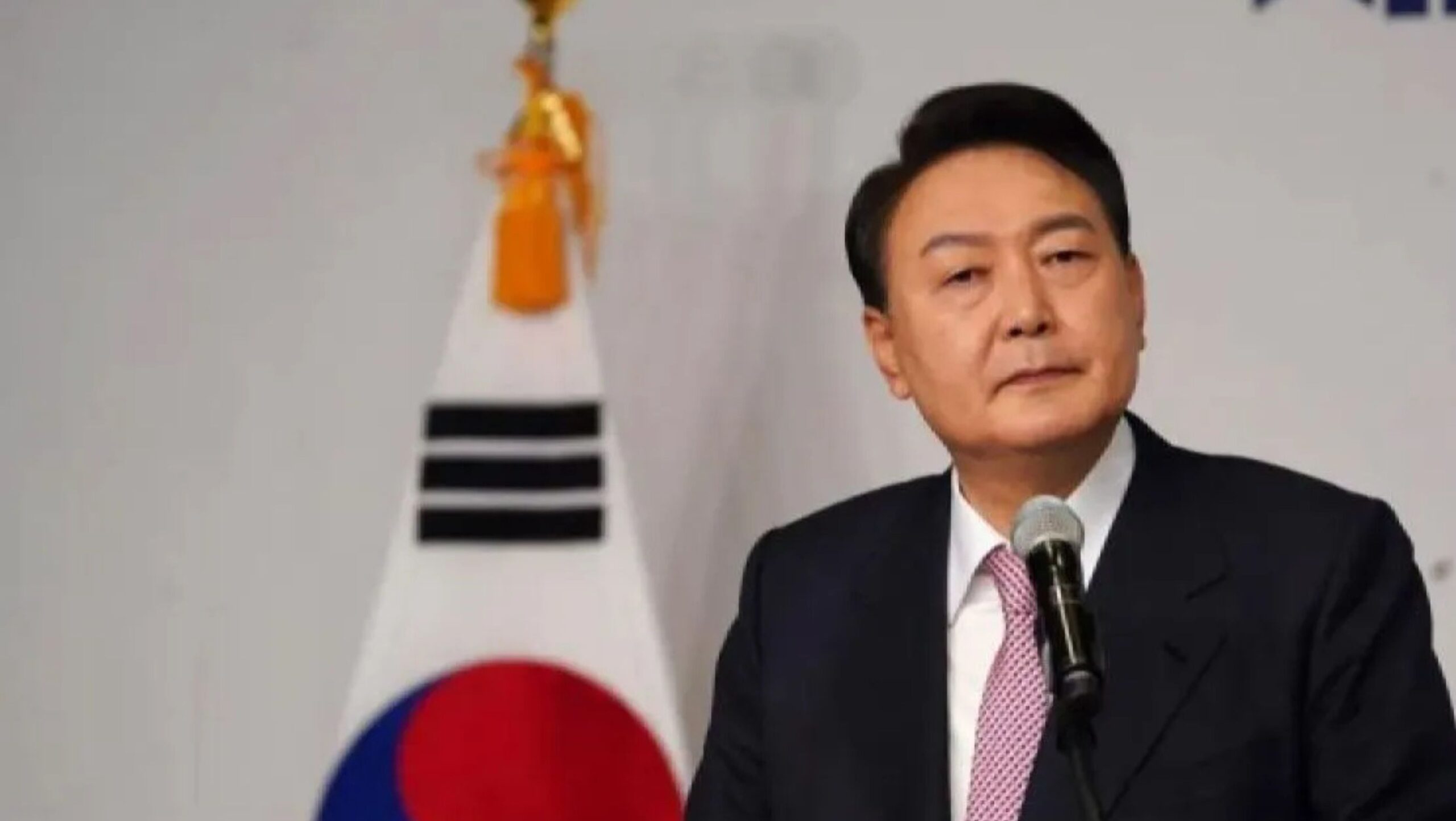 Penyidik Korea Selatan Tangkap Presiden Yoon Suk Yeol